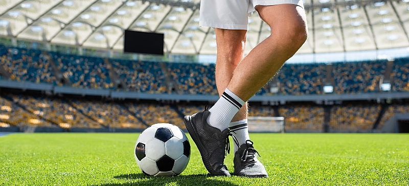 Futbolista en el estadio.