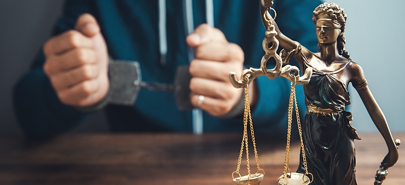 Metáfora que refleja la imagen del arrepentido en la justicia