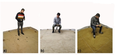 Tres de los investigadores del estudio tallando un bifaz.