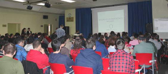 Charla de Roberto Castellanos en el Hackathon 2014