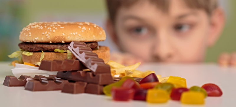 Comida chatarra y niño