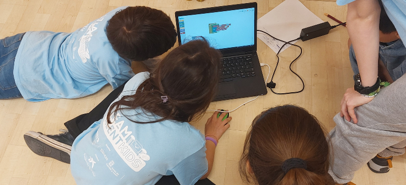 Niños programando
