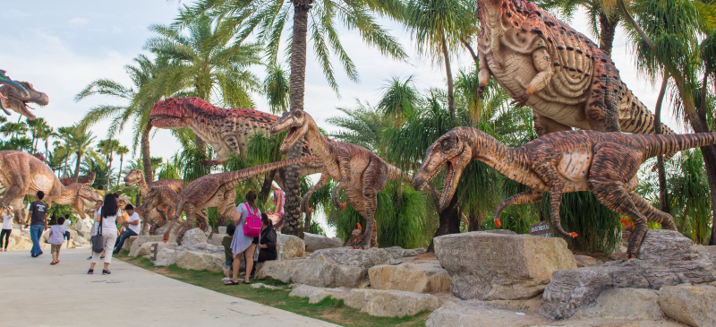 Parque Pattaya en Tailandia. Recreación de dinosaurios.