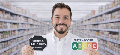 El Dr. Patricio Pérez-Armijo muestra las etiquetas analizadas en el estudio