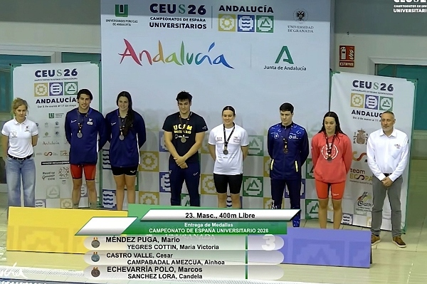Entrega de medallas en la prueba de 400 metros