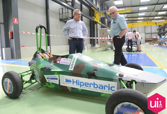 Propotipo de coche en la presentación del desafío Hiperbaric Challenge