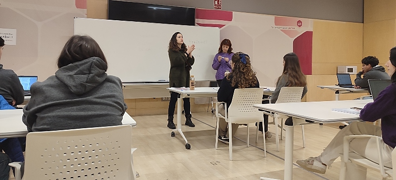 Clase práctica sobre micromachismos en la Universidad Isabel I