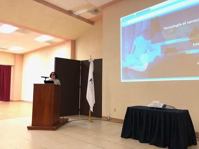 Una profesora de la Universidad Isabel I imparte una conferencia en la Universidad de Cuautitlán Izcalli
