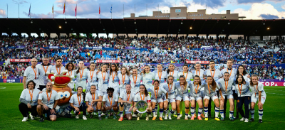 Real sociedad con el trofeo de subcampeonas