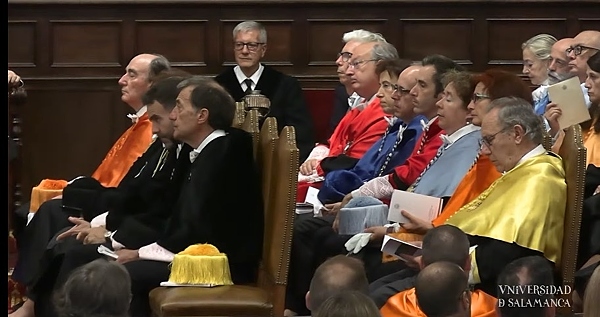 el rector en el acto 