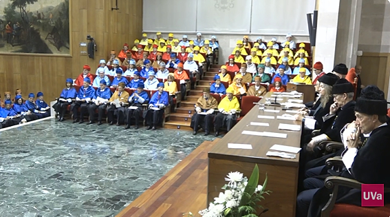 El rector de la Universidad Isabel I en la mesa presidencial