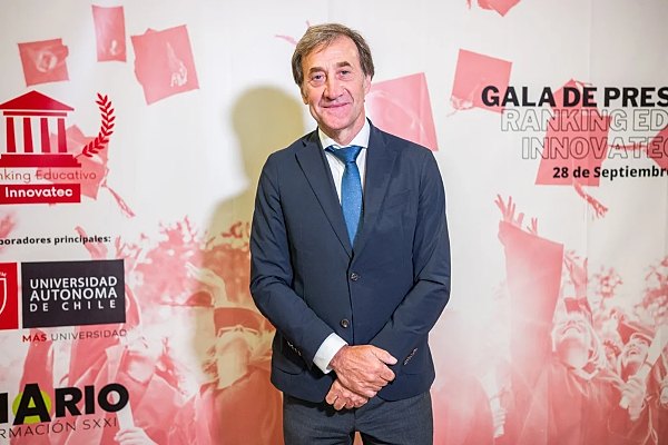 Rector recoge el premio Innovatec