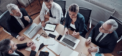 Reunión de negocios empresarial y empleo público