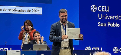 El profesor y doctor Ricardo Gómez Laorga recoge el Premio Antonio Truyol y Serra a su tesis doctoral