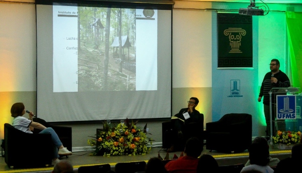 Ricardo Ortega en su exposición (2)