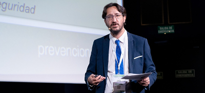 El profesor Rubén Tino durante una conferencia