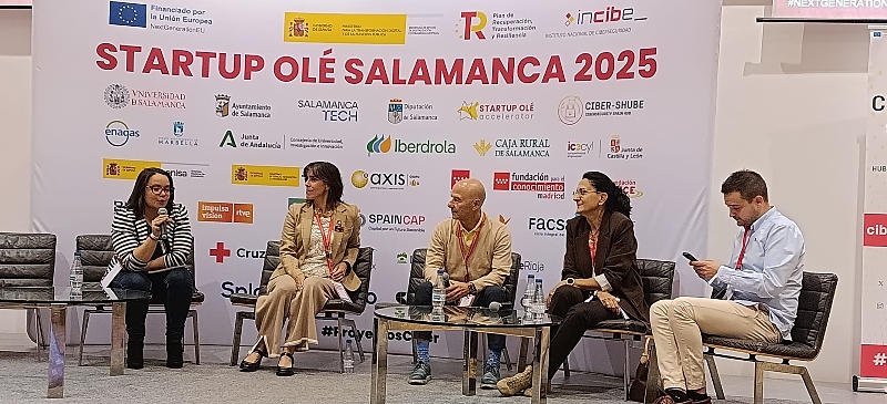 intervención de la Vicerrectora de Investigación, Patricia Cabrero, en una de las mesas redondas