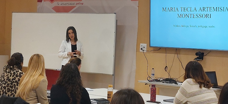 Laura Federici ofrece un taller sobre el método Montessori de enseñanza en la Universidad Isabel I