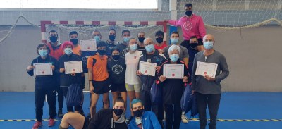 La asignatura de ‘Actividades Fisio-deportivas para la Inclusión Social’ ha sido el motor que ha conectado a los alumnos del segundo curso de Técnico en Enseñanza y Animación Sociodeportiva (TEAS) con la Asociación Virgen de los Dolores, de Arcos de la Llana. En las últimas tres semanas los alumnos de TEAS han podido poner en práctica sus conocimientos en unas jornadas intergeneracionales en las que han participado los miembros de esta asociación vecinal cercana a la capital burgalesa.