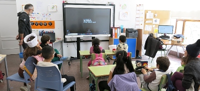 Los profesores de la Universidad Isabel I explican el proyecto en las escuelas