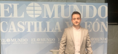 Tomás Román en el fotocall del evento