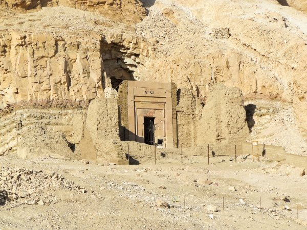 Tumba en el Valle de los Reyes a la que trasladaron parte del tesoro encontrado en la tumba de Tutankamón