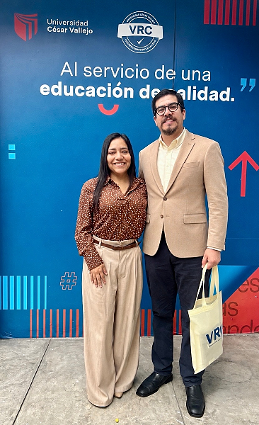 Guillermo Holguín y Karla Azabache Alvarado en la Universidad César Vallejo