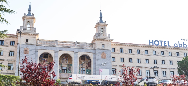 Fachada de la Universidad Isabel I