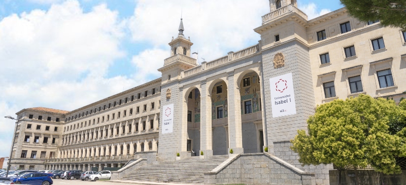 Fachada principal de la Universidad Isabel I