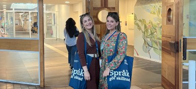 Valentina y Natalia en la Universidad de Estocolmo