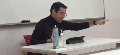 Valentín Navarro durante su ponencia en el Congreso