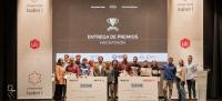 'Equipo Norte' y 'Alea' recibiendo el premio de la competición de hackathon