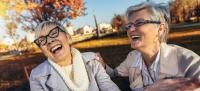 Mujeres mayores felices